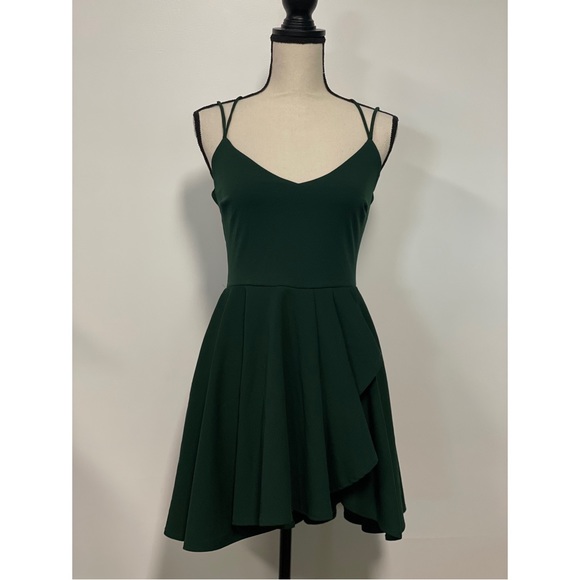Windsor Dresses & Skirts - *SOLD*Windsor Sleeveless V-Neck Mini Dress Green Size M